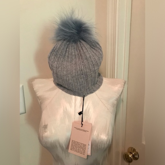 Yves Salomon kids hat blue size medium nwt $248 blue/with fur pom Pom